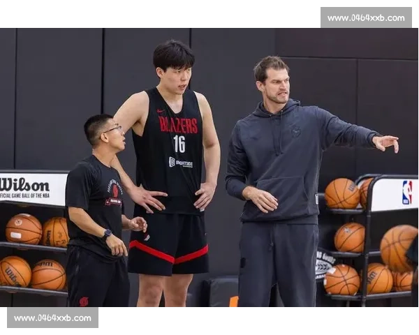 执教首秀揭幕新篇章年轻主帅带队迎来全新起点赛场风云初现期待未来征程